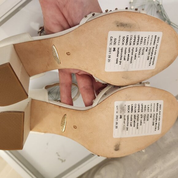 Badgley Mischka White/Silver Heeled Sandals. NWT. Size 6 - Picture 7 of 9